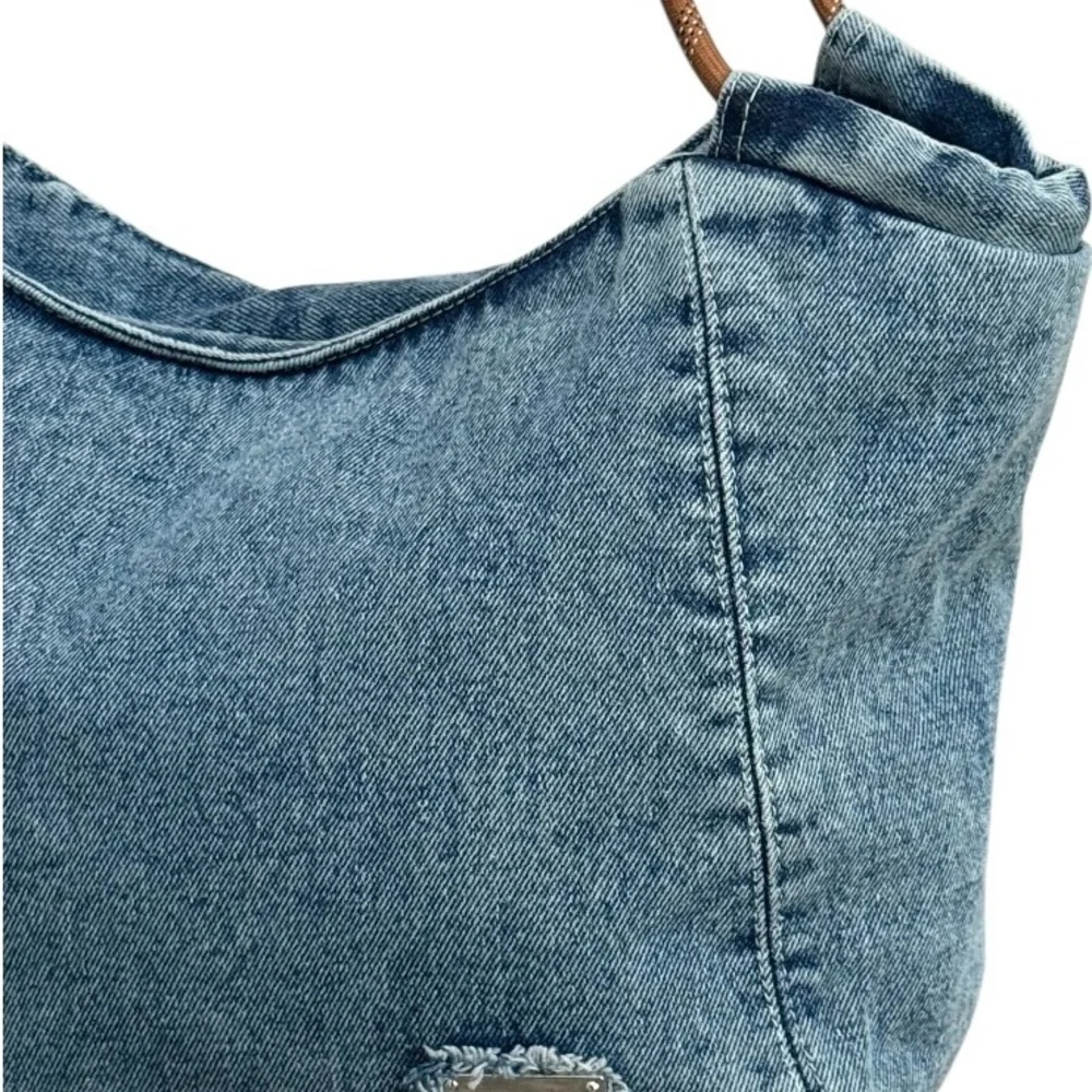 NWT Large Light Denim Tote Bag with Zip Top Closure! New! - Picture 5 of 10